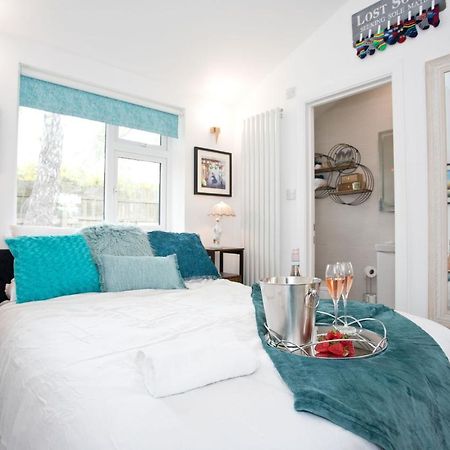 The Bearded Goat Den - A Rural Retreat At This Modern Holiday Cottage سانت ليناردس المظهر الخارجي الصورة