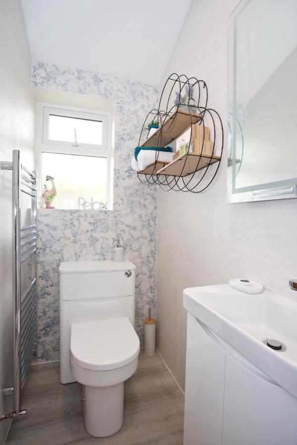 The Bearded Goat Den - A Rural Retreat At This Modern Holiday Cottage سانت ليناردس المظهر الخارجي الصورة